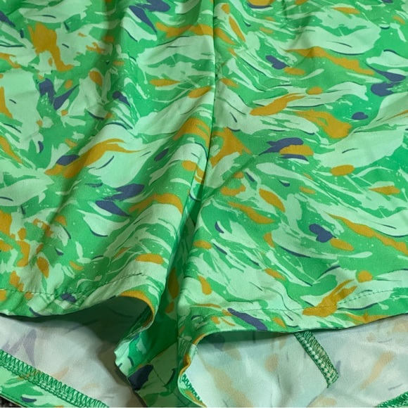 NWT - DSG Women's Mid rise stride run shorts with built in brief - Large - Picture 9 of 11